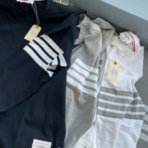 터보 톰브라운 사선완장 라운드 티셔츠 (3컬러)