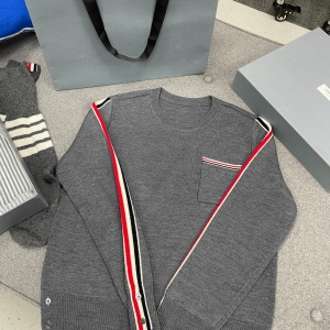 터보 톰브라운 어깨삼선 포켓 울 그레이 스웨터