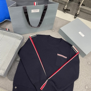 터보 톰브라운 어깨삼선 포켓 울 블랙 스웨터