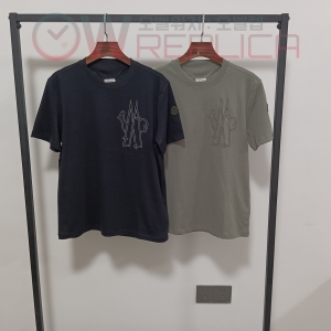 탑몽클 몽클레어 Born To Protect 로고 라운드 반팔 면티셔츠 (2컬러)