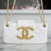 팬더샵 샤넬 24C CC로고 바게트 백 화이트 AS4611