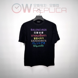 GOD공장 발렌시아가 가슴 다국어로고 블랙 라운드 반팔 티셔츠